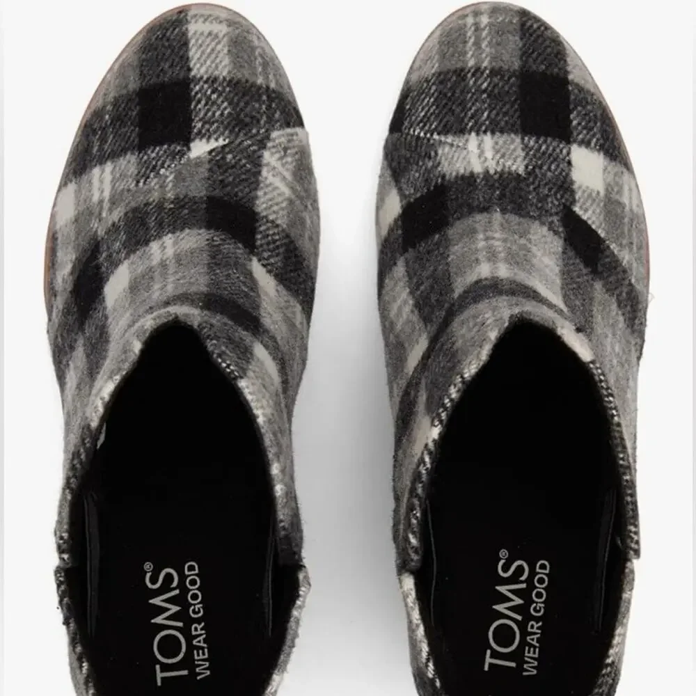 NEW TOMS CLARE BOOTS Flannel Plaid Ankle Booties Black Gray Sz 8